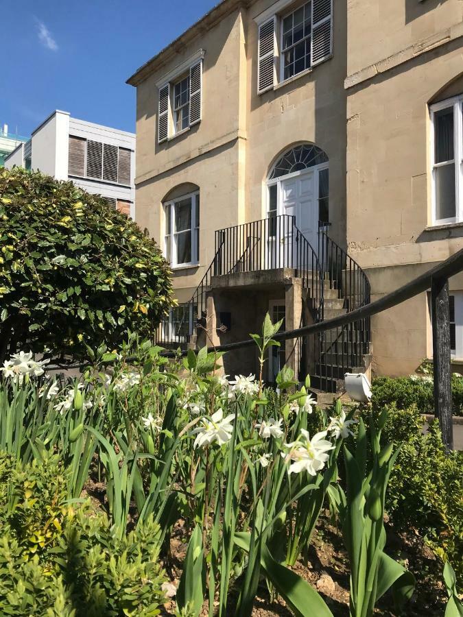 Number 6 Hotel Cheltenham Exterior photo